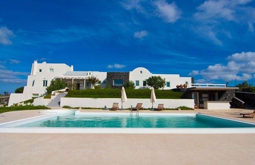 Akrotiri Villa | 230 m² Villa ∙ 5 bedrooms ∙ 10 guests