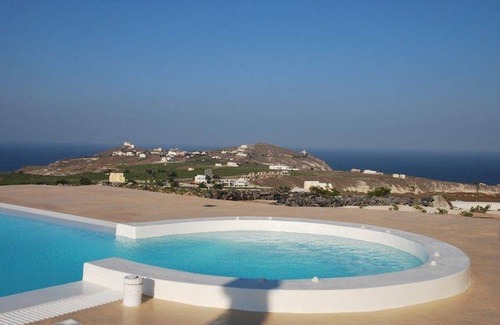 Akrotiri Villa | 230 m² Villa ∙ 5 bedrooms ∙ 10 guests