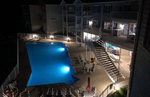 Delavan Lake Condo | 232 - Beautifully Updated 1 Bedroom Condo Suite