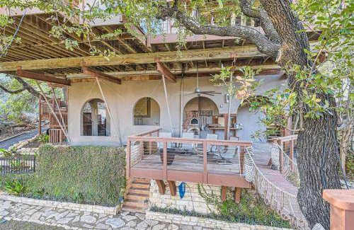 Jonestown House | 232 m² House ∙ 3 bedrooms ∙ 14 guests