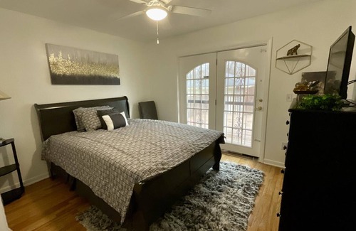 Shively House | 232 m² House ∙ 3 bedrooms ∙ 6 guests