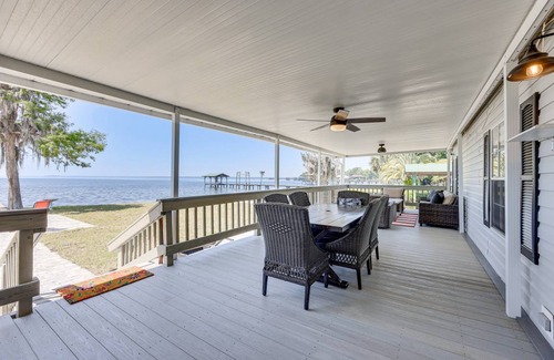 Doctors Inlet House | 232 m² House ∙ 3 bedrooms ∙ 6 guests