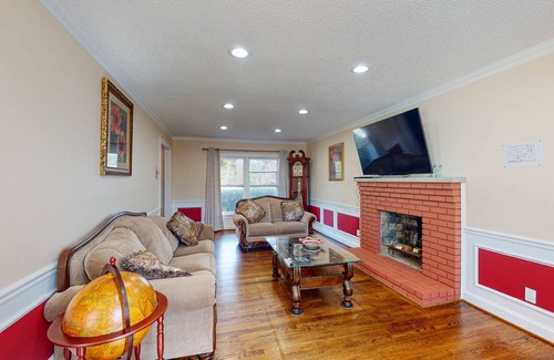 Oxon Hill House | 232 m² House ∙ 5 bedrooms ∙ 8 guests