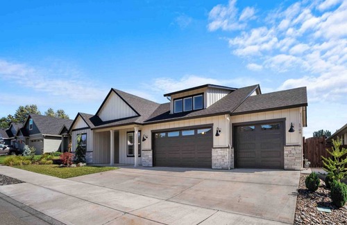 Brush Prairie House | 232 m² House ∙ 4 bedrooms ∙ 8 guests