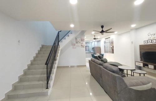 Kemayan Square House | 232 Permai Duyung Family Gathering