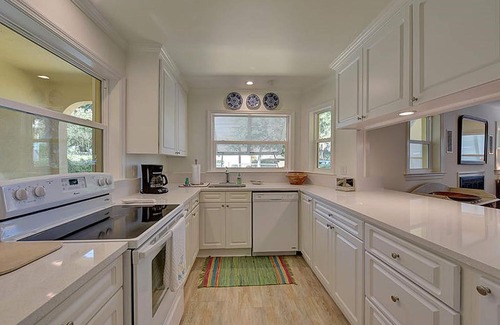 Saint Simons Island House | 233 Cedar Street by Hodnett Cooper