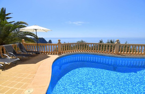 Cap de la Nau Ski Chalet | 234 m² Chalet ∙ 3 bedrooms ∙ 6 guests