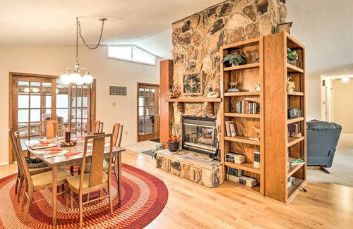 Poplar Bluff House | 237 m² House ∙ 2 bedrooms ∙ 4 guests