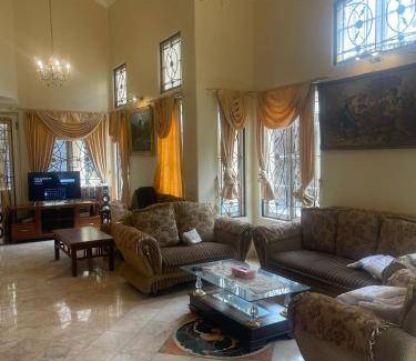 Ciawi Villa | 237 m² Villa ∙ 2 bedrooms ∙ 12 guests