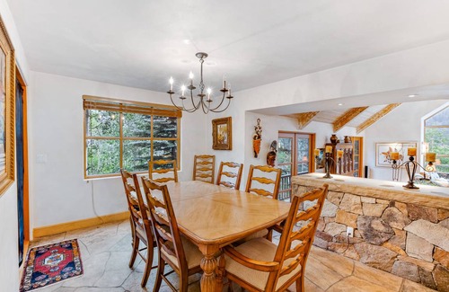 Aspen House | 238 m² House ∙ 3 bedrooms ∙ 6 guests