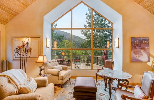 Aspen House | 238 m² House ∙ 3 bedrooms ∙ 6 guests