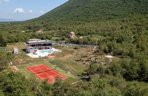 Sinj House | 238 m² House ∙ 4 bedrooms ∙ 9 guests