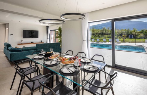 Sinj House | 238 m² House ∙ 4 bedrooms ∙ 9 guests