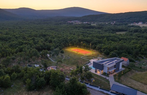 Sinj Villa | 238 m² Villa ∙ 4 bedrooms ∙ 8 guests
