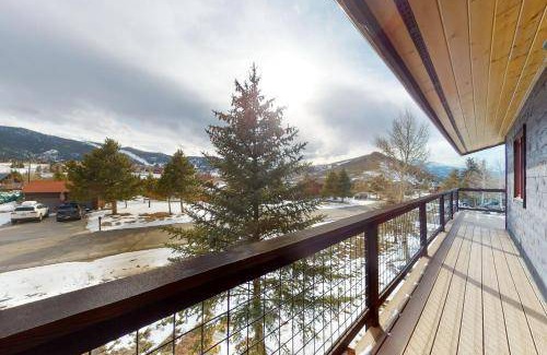 Summit Cove House | 239 m² House ∙ 3 bedrooms ∙ 6 guests