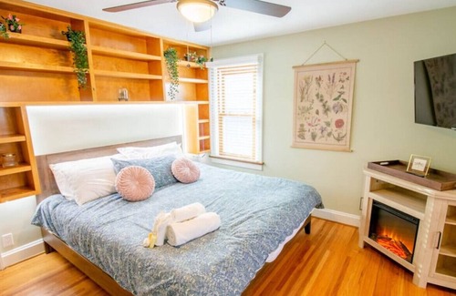 Clintonville House | 24 E. California Ave. · The Vintage Inn - Steps to High St + 2 Car Garage.