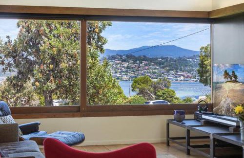 Merimbula House | 24 Hill Street- Unique 2 bedroom pet friendly home