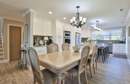 South Beach House | 24 Land's End: Stunning 4 Bedroom Land's End Villa, Water Views, Near Beach