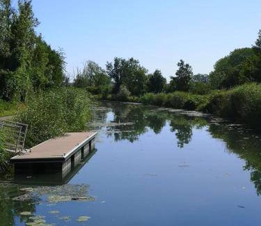 Saint-Jean-de-Losne Boat Rental | 24 m² Houseboat ∙ 2 bedrooms ∙ 5 guests