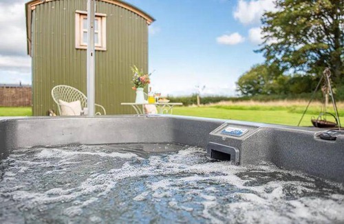Bronllys Cabin | 24 m² Lodge ∙ 2 guests
