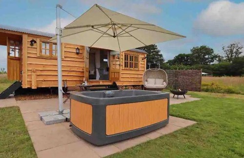 Bronllys Cabin | 24 m² Lodge ∙ 2 guests