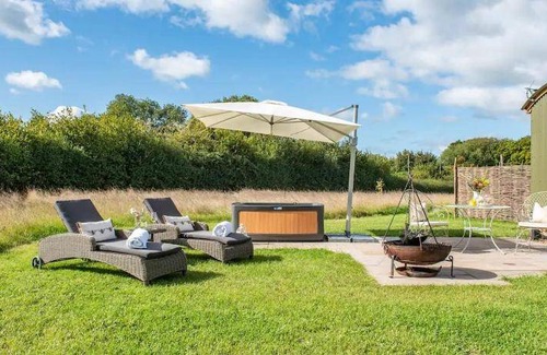 Bronllys Cabin | 24 m² Lodge ∙ 2 guests