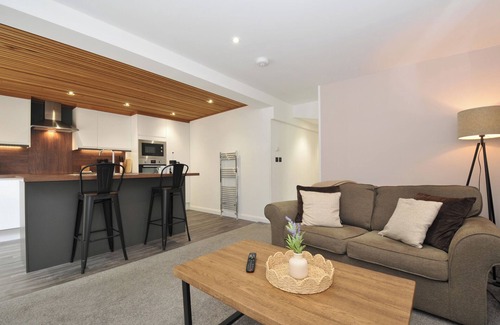 Dobwalls Cottage | 24 MEADOW RETREAT, luxury holiday cottage, with hot tub in Dobwalls