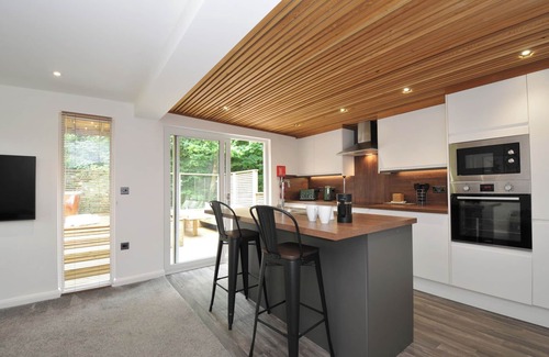 Dobwalls Cottage | 24 MEADOW RETREAT, luxury holiday cottage, with hot tub in Dobwalls