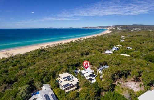 Rainbow Beach House | 24 Naiad Court - Rainbow Shores. Pool. Wifi. Walk to beach