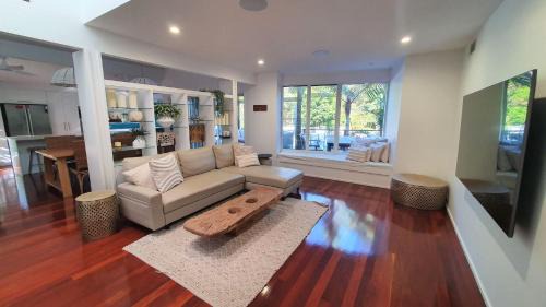 Rainbow Beach House | 24 Naiad Court - Rainbow Shores. Pool. Wifi. Walk to beach