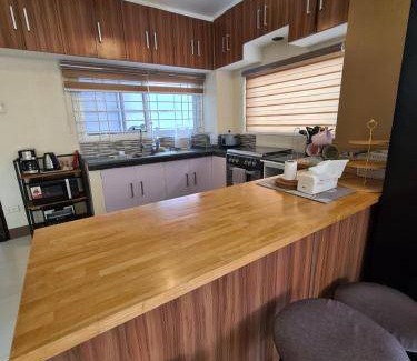 Silang Junction North House | 240 m² House ∙ 4 bedrooms ∙ 15 guests