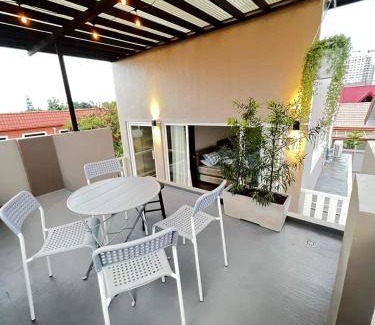 Silang Junction North House | 240 m² House ∙ 4 bedrooms ∙ 15 guests
