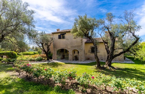 Tourrettes-sur-Loup House | 240 m² House ∙ 5 bedrooms ∙ 12 guests