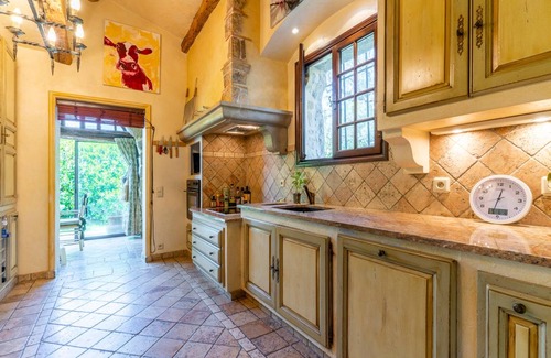 Tourrettes-sur-Loup House | 240 m² House ∙ 5 bedrooms ∙ 12 guests