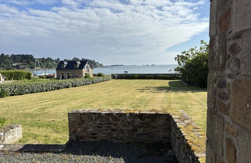 Ploubazlanec House | 240 m² Gîte ∙ 6 bedrooms ∙ 10 guests