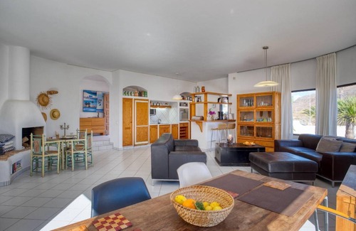Giniginamar House | 240 m² House ∙ 2 bedrooms ∙ 6 guests
