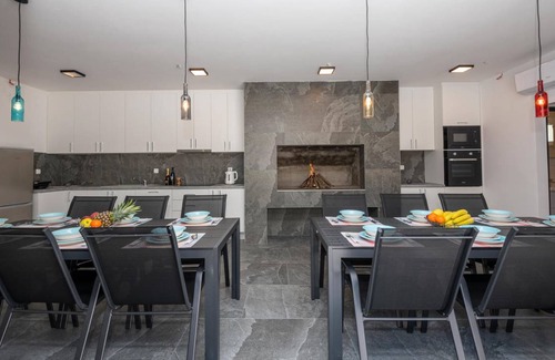Veliki Prolog House | 240 m² Maisonette ∙ 4 bedrooms ∙ 9 guests