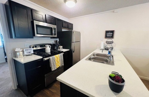 Manhattan Apartment | 2400-D · Prime Location: 4-BR APT Near KSU Football Stadium
