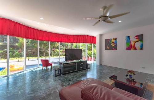 Chalong Villa | 2400 m² Villa ∙ 10 bedrooms ∙ 20 guests