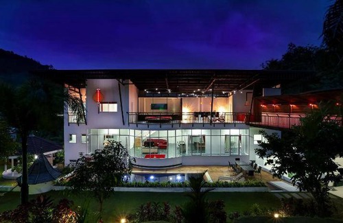 Chalong Villa | 2400 m² Villa ∙ 10 bedrooms ∙ 20 guests