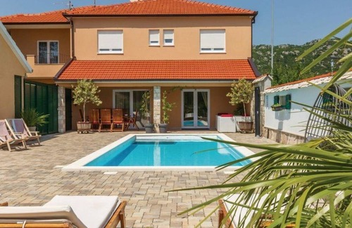 Vrgorac House | 242 m² House ∙ 4 bedrooms ∙ 8 guests