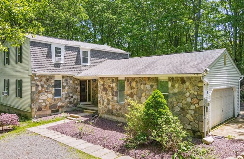 Mount Pocono House | 242 m² House ∙ 4 bedrooms ∙ 10 guests