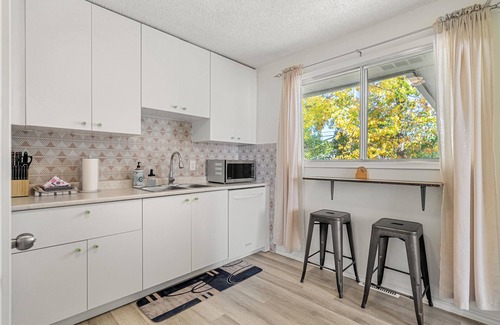 Southeast Calgary House | 2428M-KingBed/3BR/Sleep8/Quiet/MainFL/Family/FullKitchen