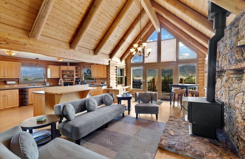 Pleasant Valley House | 243 m² House ∙ 3 bedrooms ∙ 8 guests
