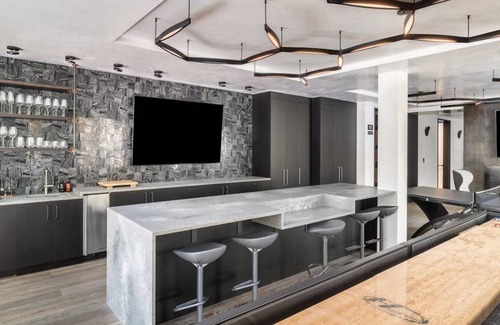 Downtown House | 2435 m² House ∙ 8 bedrooms ∙ 32 guests