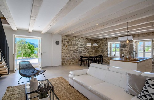 Sutomiscica House | 245 m² House ∙ 4 bedrooms ∙ 10 guests