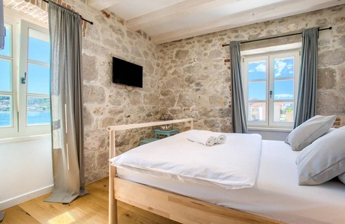 Sutomiscica House | 245 m² House ∙ 4 bedrooms ∙ 10 guests