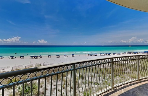 Crystal Beach Condo | 247 m² Condo ∙ 5 bedrooms ∙ 12 guests