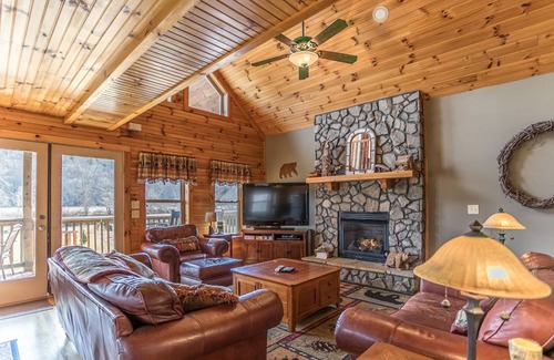 Deep Gap Cabin | 248 m² Cabin ∙ 3 bedrooms ∙ 10 guests