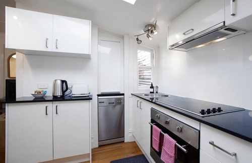 Brunswick Apartment | 24A Minnie Street, Brunswick ·